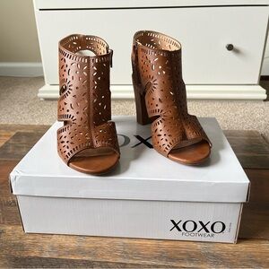 XOXO Women's Brown Peep-Toe Heeled Sandals